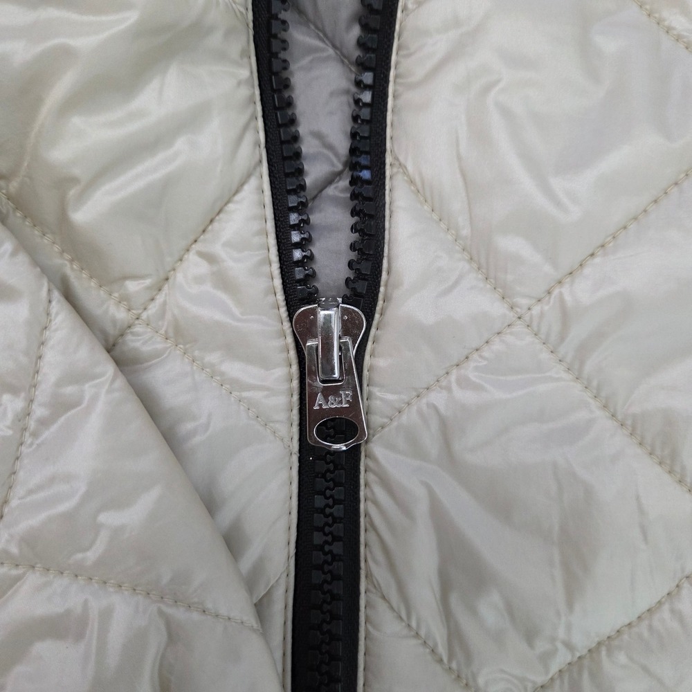 Abercrombie & Fitch pearly off white puffer style jacket Womens Size Medium - Picture 8 of 12